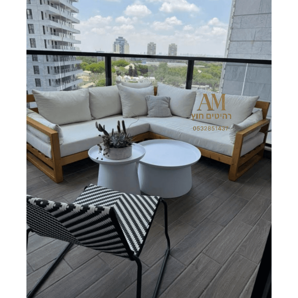 Outdoor corner seating 