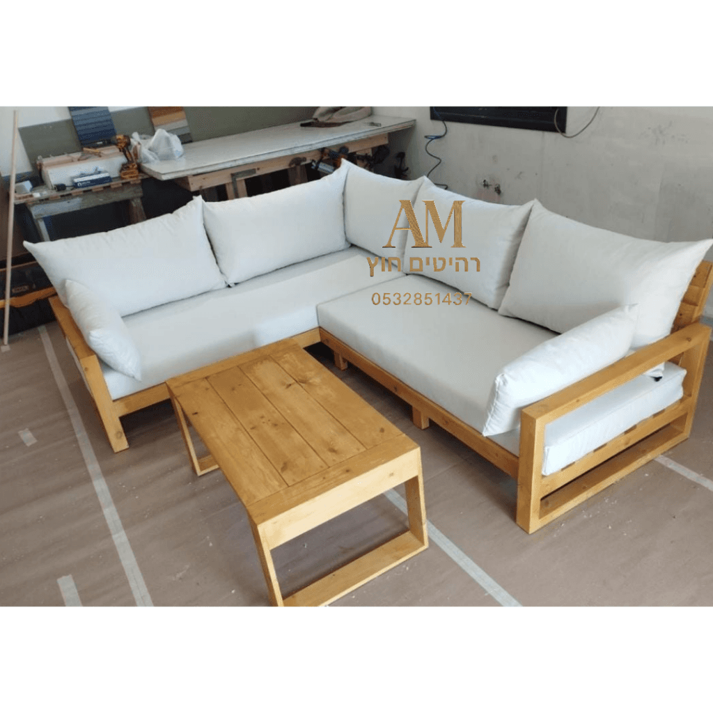 Outdoor corner seating  1